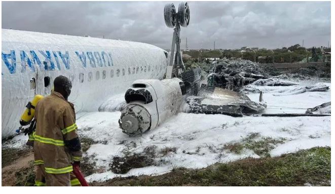After crashing-landing in Somalia, a plane turns over. Afro News Wire