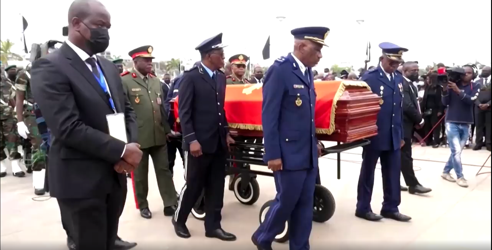 Angolans assemble to pay tribute to former President Dos Santos. Afro News Wire