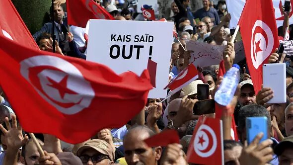 Tunisian protesters call for the resignation of President Kais Saied. Afro News Wire