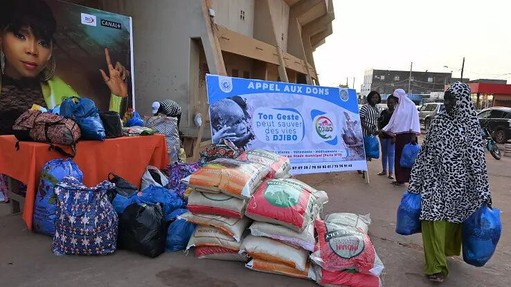 Volunteers gather supplies for Burkinabe residents who are being blockaded by jihadists. Afro News Wire
