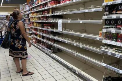 Sugar, vegetable oil, rice and even bottled water disappear from grocery stores as Tunisia plunges into food scarcity Afro News Wire