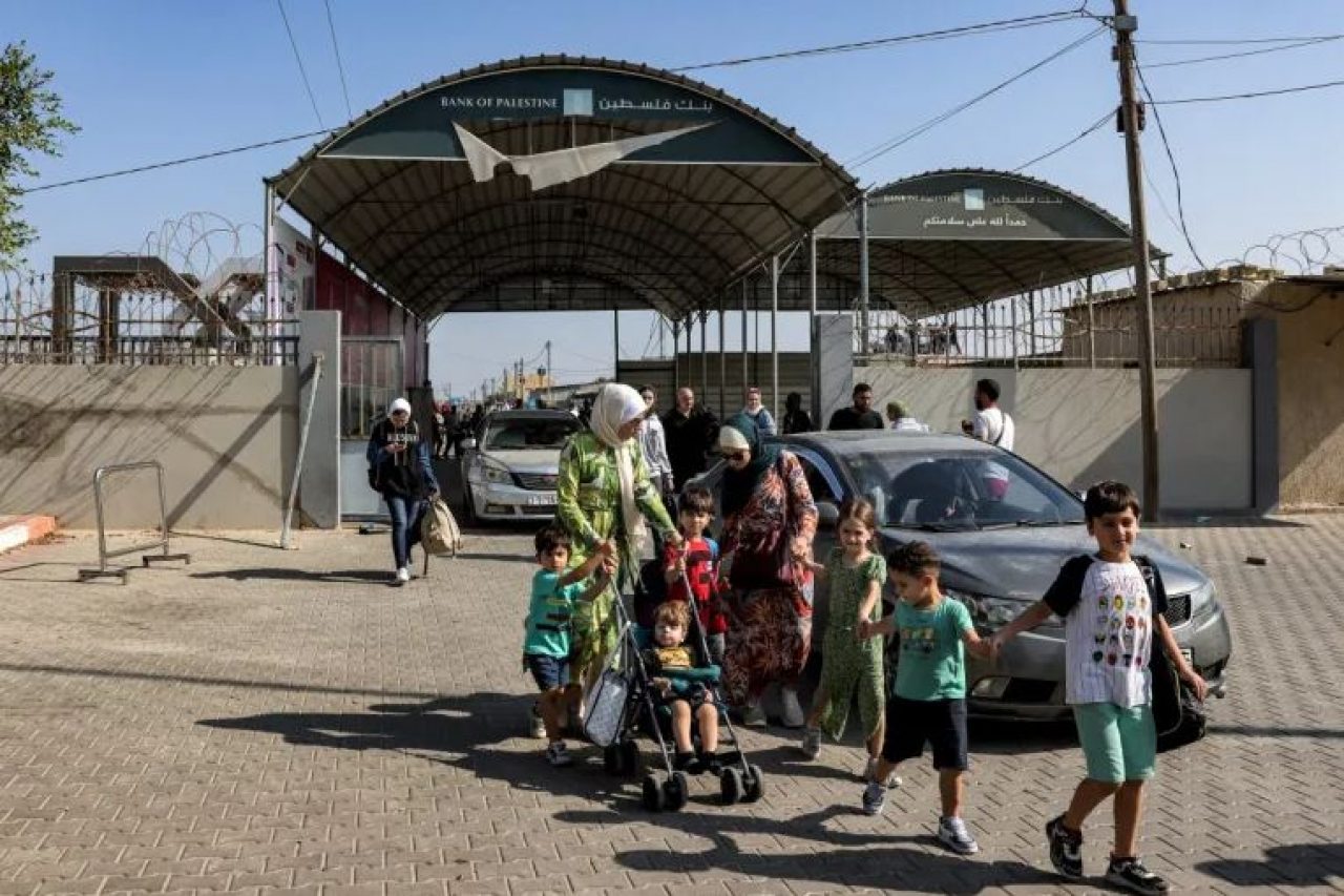 Israel-Hamas War: First Evacuees Of Foreigners and Dual Nationals Depart Gaza Strip for Egypt Afro News Wire